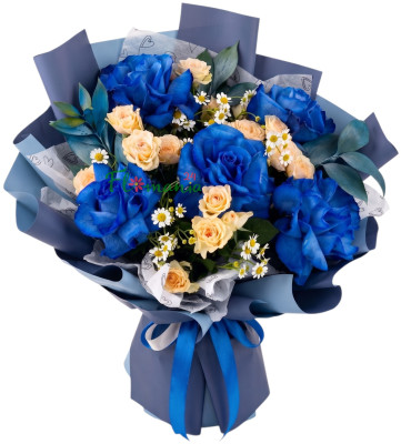 Букет с синими розами и кустовыми розами «Магия ночи»